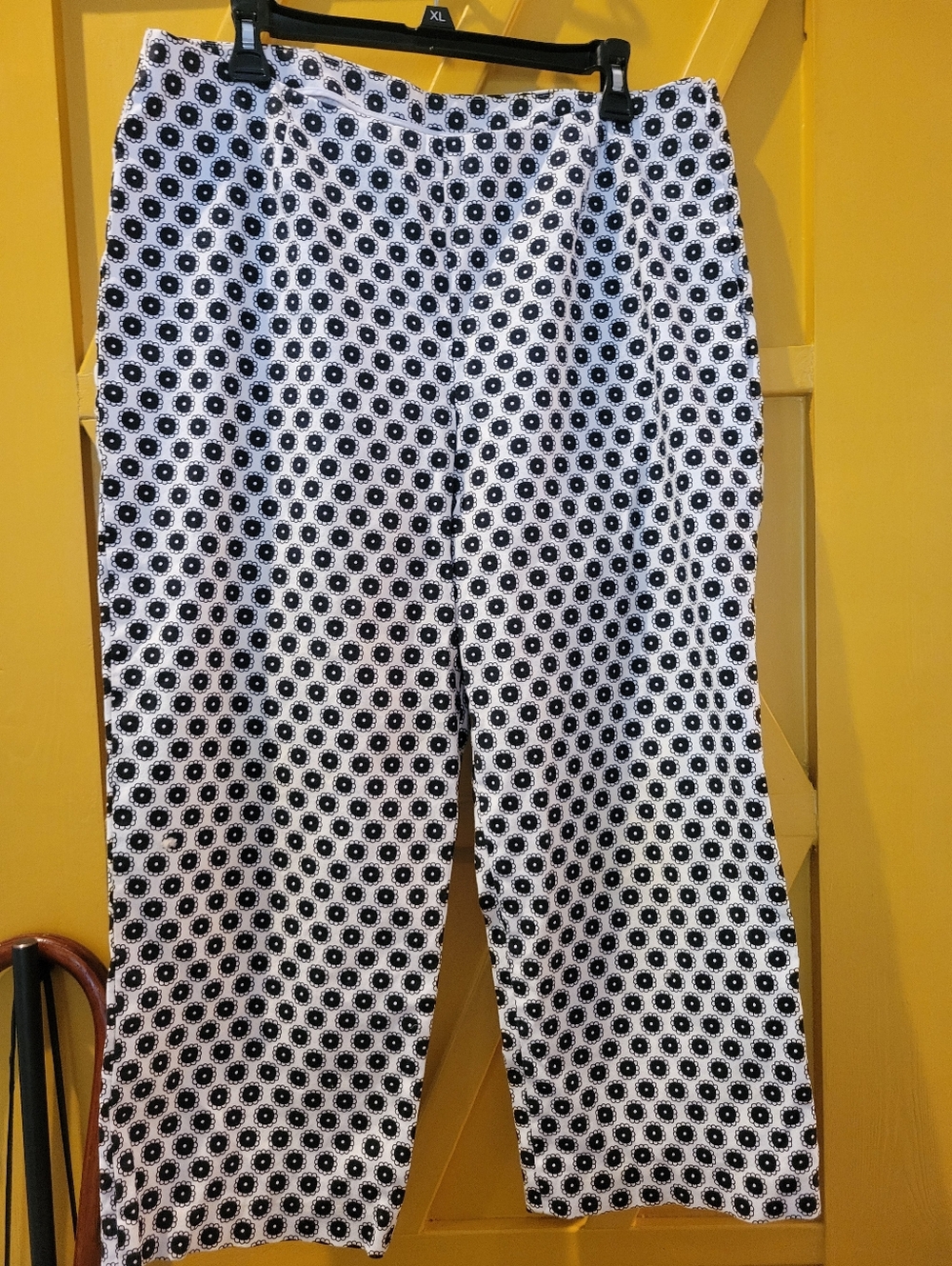 Chico's Black & White Floral Dot Cropped Pants